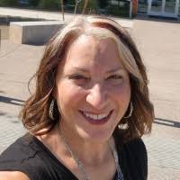 Kris Lovett's Instagram, Twitter & Facebook