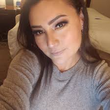 Jeannette Valladares's Instagram, Twitter & Facebook