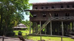 Bagi mereka yang tidak mengenali identiti keunikan negeri sarawak , rumah panjang merupakan imej kepada negeri ini yang tidak ada di negeri lain. Interior Ibanese Longhouse Rumah Panjang Iban Sarawak Cultural Village Ibanese Video By C Fadhli Adnan19 Gmail Com Stock Footage 382112820