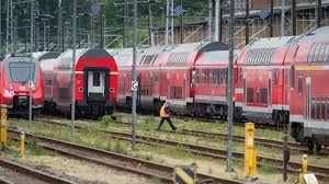 We have got 7 pics about deutsche bahn streik 2021 images, photos, pictures, backgrounds, and more. Deutsche Bahn Lokfuhrer Im Sechs Tage Streik