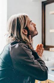 Ideal for creating more striking looks, such as a bro flow and pompadour, david beckham's long hair is versatile and fashionable. Pin By Marco Jaeger Mader On David Beckham David Beckham Style Long Hair Styles Men Hair And Beard Styles