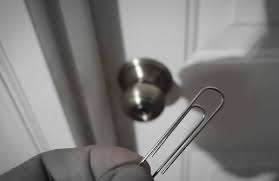 When the correct key is placed into the lock, it lifts the key pins flush with the shear line and as a result, the driver pins are forced out of the plug. How To Pick A Lock With A Paper Clip An Easy 7 Step Guide Survival Freedom