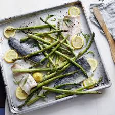 Filets De Truite Au Four Avec Asperges Une Recette Qui Fait Les Delices Du Printemps Le Poisson Est Cuit Au Fou Truite Au Four Filet De Truite Recette Truite