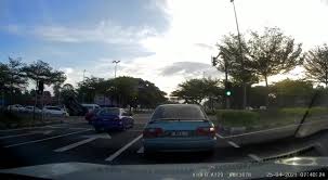 Berita ular masuk kereta 25082018. Video Hilux Langgar Lampu Merah Wanita Maut Kosmo Digital