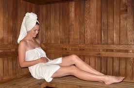 Ein herkömmlicher schwangerschaftstest liefert erst ab dem tag, an dem die periode kommen sollte, ein zuverlässiges. Schwanger In Die Sauna 12 Regeln Fur Sauna In Der Schwangerschaft