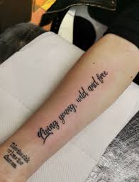 Ele au ajuns un mod de exprimare a unor sentimente și valori. Tatuaje Scrisuri
