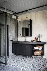 Kristin Hellberg If You Re Happy And You Know It Mosaic Tiles In The Bathroom A Vintage Industrial Home In A Former Goldsmith S Workshop Johan Sel Banyo Yeniden Modelleme Siyah Banyo Endustriyel Ic Mekanlar