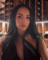 Jasmine Everett's Instagram, Twitter & Facebook