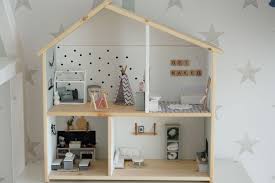 Diy Ikea Puppenhaus Flisat Mit Eigenen Mobeln Individuell Und Kreativ Gestalten Kinderzimmer Mobel Puppenhaus Ikea Bett