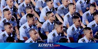 Jin tidak percaya apa yang ia dapatkan dan menunjukkan bahwa dirinya mendapatkan stand akrilik suga. Berapa Gaji Lulusan Pkn Stan Setelah Diangkat Cpns Halaman All Kompas Com