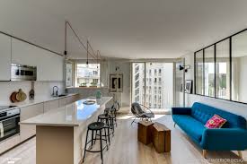 Transition Interior Design Signe Cette Cuisine En Ilot Ouverte Sur Le Salon Une Reussite Idee Deco Salle A Manger Rustique Salle A Manger Tendance