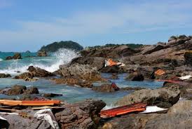 The colliding lives of two strangers who find themselves washed up on the same beach. What S The Difference Between Flotsam And Jetsam Flotsam And Jetsam Disney Animation Photography