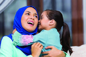 Bagusnya anak aku ni, kenapalah anak aku yang sorang lagi ni tak macam kakak dia. Mari Kenali Bahasa Kasih Sayang Positive Parenting