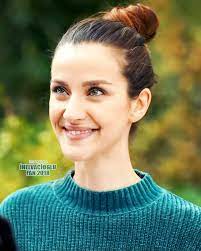 Herkese merhaba hello everyone i̇rem helvacıoğlu on instagram: Pin By Kamal Aslan On Irem Helvacioglu Fashion Actresses Pullover