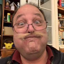 This capybara's spinning that stick like it's auditioning for "Kung Fu  Capybara"! The others are just chilling, thinking, "Dude, you're not Bruce  Lee, you're Bruce Chew!" 🦡😅