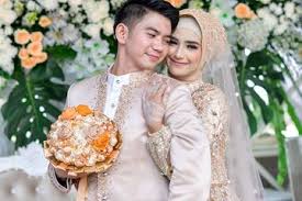Nadya mustika mustika jadi sarjana rikzi ingin rujuk kembali hot shot. 47 Hari Menikah Rizki D Academy Diisukan Talak Cerai Istrinya Yang Sedang Hamil Nadya Mustika Ujian Sangat Keras Menimpamu Semua Halaman Grid Hot