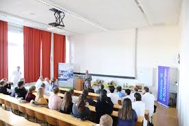 In japan, during the opening months of the 2020 pandemic, it became clear to university administration, that regular. Medizin Studierende Machen Sich Eigenes Bild Universitat Siegen