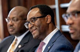 Ben Vinson, Ana Almanzar, and Other Columbians in the News