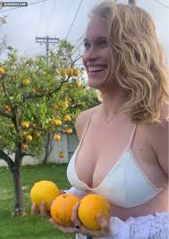 Leven Rambin nude side nip