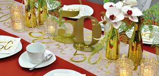 Goldene jubelpaare können ihren hochzeitstag mit einer großen feier würdigen. Die Perfekte Tischdekoration Zur Goldenen Hochzeit