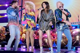 The country vocal quartet little big town began with kimberly roads and karen fairchild, who began singing together at samford university in birmingham, ala. 10 Things You Probably Didn T Know About Little Big Town