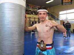 Fédération internationale de muay thail. Insolite En Bretagne A Brest Le Postier Est Champion De France De Boxe Thailandaise Le Ploermelais