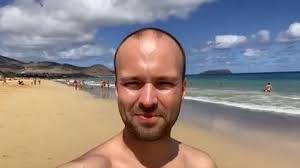 Surfista Nilton Freitas associa-se à campanha '+ Verão…Sem Drogas' —  dnoticias.pt