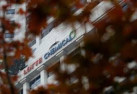 Lotte chemical titan holding serves customers in southeast asia. Lotte Chemical Titan Slips On Debut In Malaysia S Biggest Ipo In 5 Years Stocks The Business Times