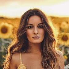 Amber Dewitt's Instagram, Twitter & Facebook