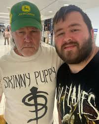 Matthew McDonough (Drummer of MuDvAyNe) and I 😄🤘🏻 #MatthewMcDonough  #Mudvayne #Happy #Dig #ScreamWithMe #ForgetToRemember #Determined  #DeathBlooms #IMN #NothingToGein #NotFalling #WorldSoCold #FallIntoSleep  #DullBoy #DoWhatYouDo #ScarletLetters ...