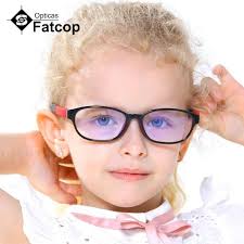 🔸Lávate bien las manos antes de ponerte, quitarte o manipular los lentes  de contacto. Sécatelas bien con una toalla limpia sin pelusas. 🔸Después de  cada uso, lava bien los lentes con un