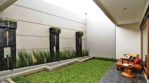 Taman berukuran minimalis yang berada di dalam rumah nampak populer di zaman sekarang. Ide Dekorasi Desain Taman Indoor Minimalis Modern 2018