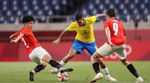 تمتلك القائمة الحالية للمنتخب السعودي الأولمبي لكرة القدم خبرة 53 مباراة مع المنتخب الأول، ترتفع إلى 218 بحساب مباريات ثلاثي فوق السن سالم الدوسري، الجناح، وسلمان. Akebnplcwfiy M
