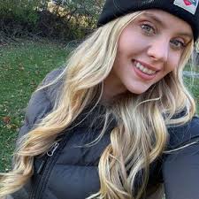 Monica Ashley Hess (@monicaashleyhess)