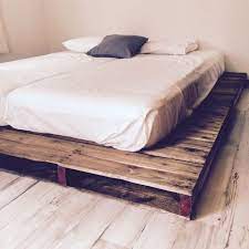 tarakoさんの ikea リサイクルショップ 床diy diy クッションフロア 賃貸 パレット パレットベッド 寝室改造中 ベッド周り のお部屋写真 パレットベッド インテリア ベッド diy