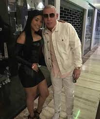 Cosculluela is the stage name of the puerto rican singer and songwriter josé fernando cosculluela suárez. Frases Cosculluela Photos Facebook