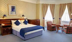 Truly rustic in appearance, the willowton queen bed brings a distinct cottage feel to your bedroom. Secondhand Hotel Furniture Hotel Bedroom Sets