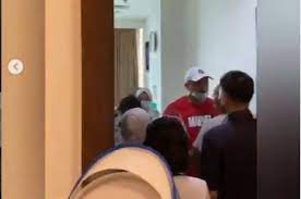 Melibatkan cr, seorang perempuan perawat dan j melibatkan cr, seorang perempuan perawat dan j, ayah dari pasien. Fumij7b6sy0dom