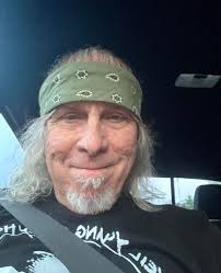 two angels from heaven are shouting to all peoples: MAKE MUSIC NOT WAR  !!🙏✌️☮️