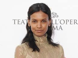 Mais lorsqu'à 13 ans, son père décide la marier de force à un homme de. Liya Kebede La Biographie De Liya Kebede Avec Voici Fr