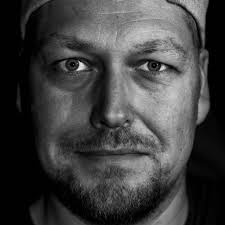 Wir haben es geahnt…😥 Das Bundesministerium der Verteidigung (BMVg) hat  sich mit dem neuen „V“-Logo selbst ein Eigentor geschossen