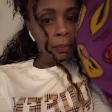 Is a 40-year-old man living with his mom a dealbreaker in a relationship?