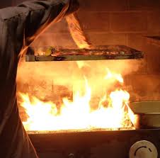 Il caciocavallo impiccato è così chiamato per la sua cottura alla brace, delizioso se accompagnato da una fetta di pane abbrustolito. 5 Posti Dove Mangiare La Miglior Carne Alla Griglia A Milano Sfizioso It