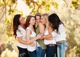 Photo Photo Poses For Friends Group This is pretty much a standard way to photograph a group of friends. photo photo poses for friends group