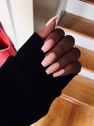 Es importante saber que este quimico no debe hacer contacto con la piel y debe usarse en poca cantidad por que el exceso provoca el efecto. 38 Haricots Faciles A Ongles Et Manucure A Essayer Unas Para Piel Morena Manicura De Unas Diseno De Unas Mate