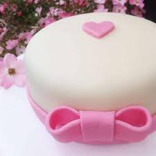 Dieser teig ist schnell zusammengerührt und die marmorierung ist tierisch einfach. Rezept Fur 3 Stockige Zitronen Buttercreme Torte Cupcake Liebe