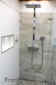 Fliesen In Einem Natur Stonmix Mit Einer Duschtrennwand Von Hsk Walk In Lavida Mit Einer Regendusche Showerpipe Http Www Dusche Badezimmerideen Regendusche