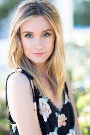 Lisa Chamberlain's Instagram, Twitter & Facebook