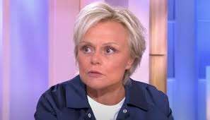 Un ami de Muriel Robin (68 ans) cash sur sa vie intime : « Muriel a eu des  histoires avec...