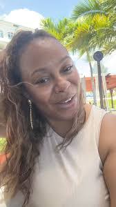 Robin Ayers's Instagram, Twitter & Facebook